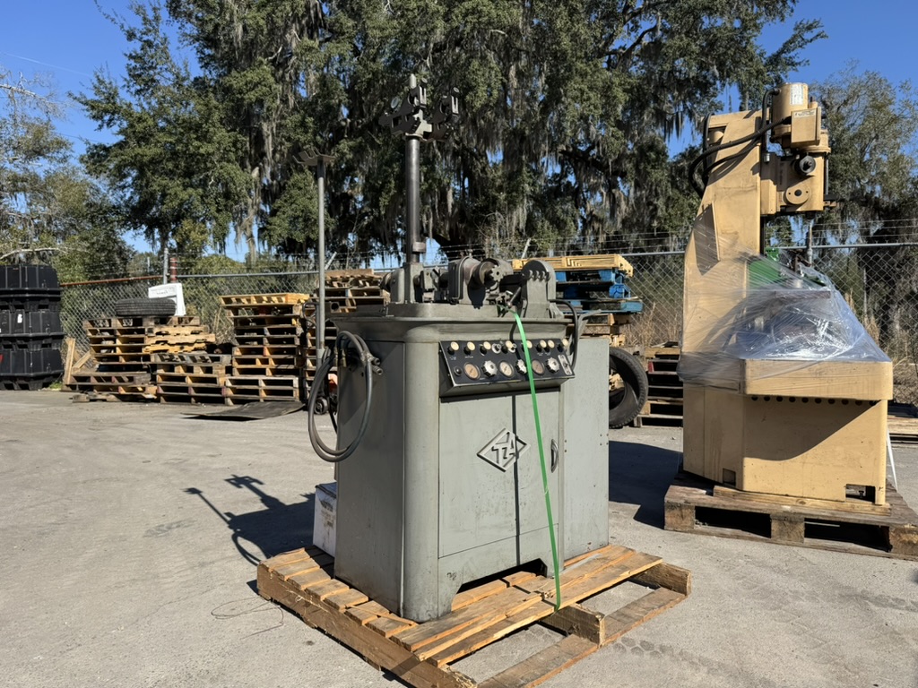 Front view of ESAB CV-450 450 amp welding machine